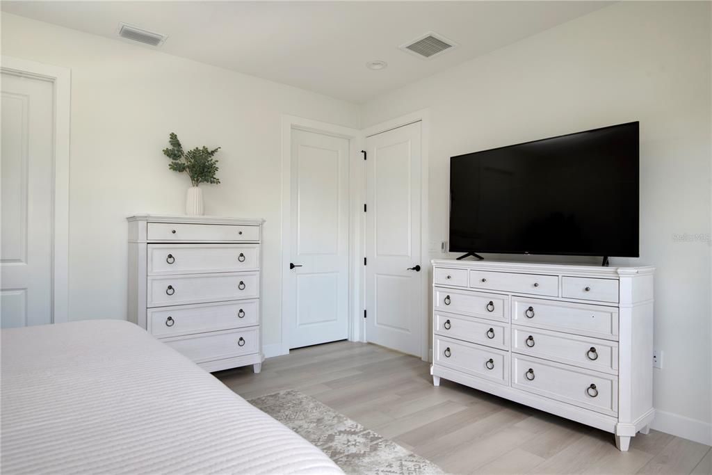 For Rent: $4,500 (3 beds, 3 baths, 2424 Square Feet)