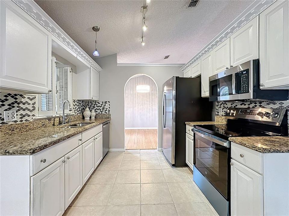 На продажу: $390,000 (3 спален, 2 ванн, 1738 Квадратных фут)