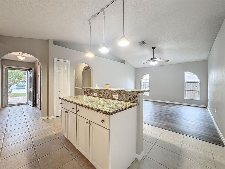 На продажу: $390,000 (3 спален, 2 ванн, 1738 Квадратных фут)