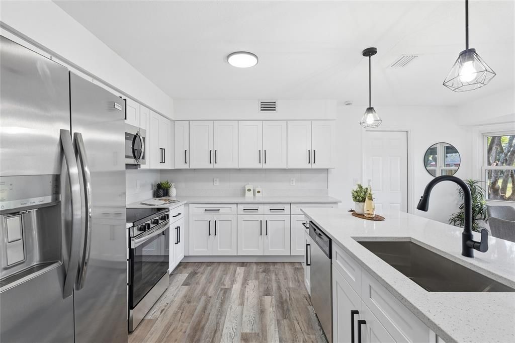 En Venta: $285,000 (3 camas, 2 baños, 1221 Pies cuadrados)