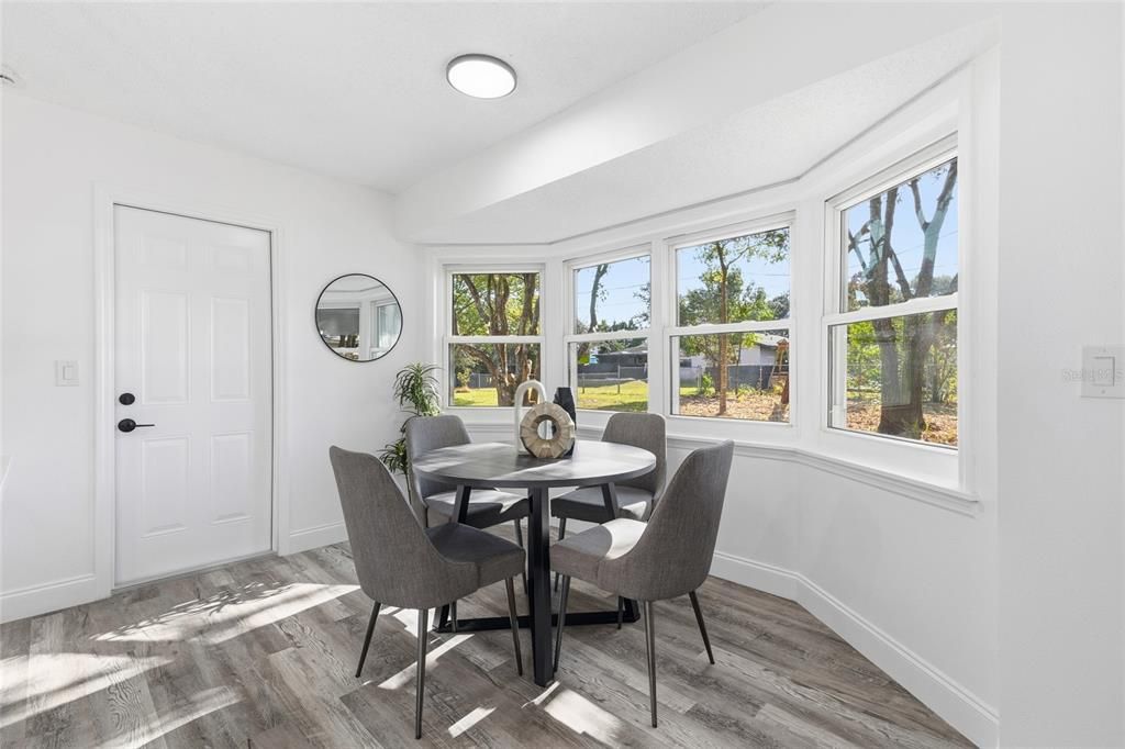 En Venta: $285,000 (3 camas, 2 baños, 1221 Pies cuadrados)