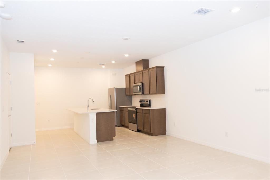 В аренду: $2,850 (3 спален, 2 ванн, 1683 Квадратных фут)