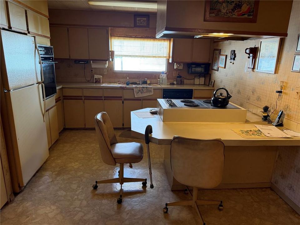 For Sale: $49,900 (2 beds, 2 baths, 1176 Square Feet)