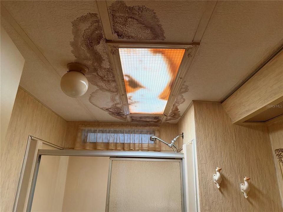 For Sale: $49,900 (2 beds, 2 baths, 1176 Square Feet)