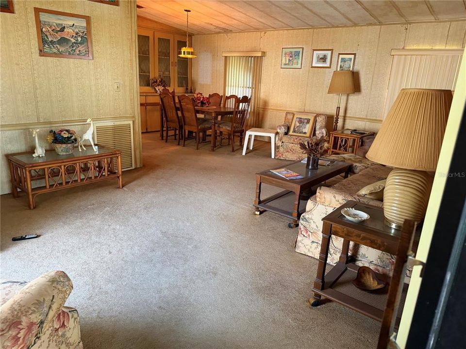 For Sale: $49,900 (2 beds, 2 baths, 1176 Square Feet)