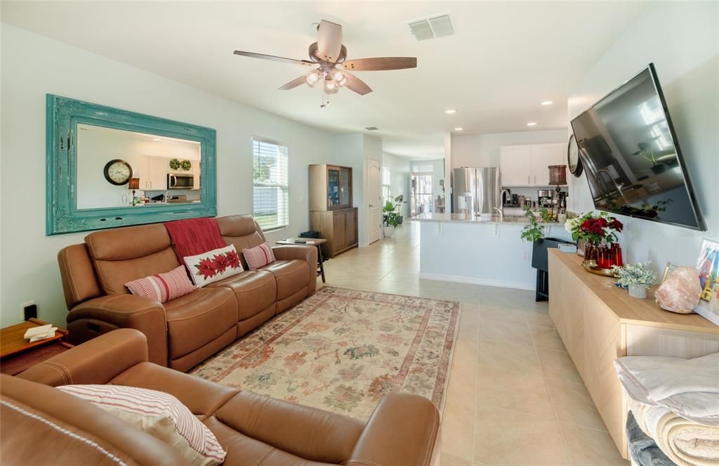 For Sale: $367,400 (3 beds, 2 baths, 1515 Square Feet)