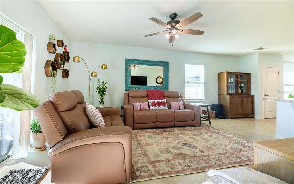 For Sale: $367,400 (3 beds, 2 baths, 1515 Square Feet)