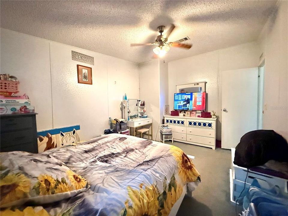 For Sale: $249,000 (3 beds, 2 baths, 1984 Square Feet)