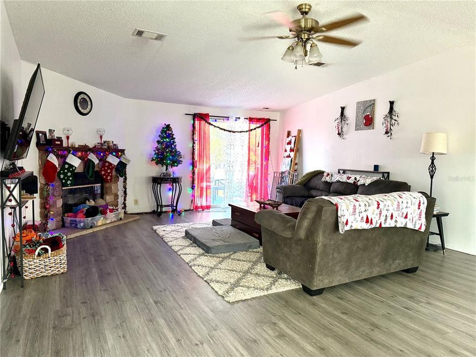 For Sale: $249,000 (3 beds, 2 baths, 1984 Square Feet)