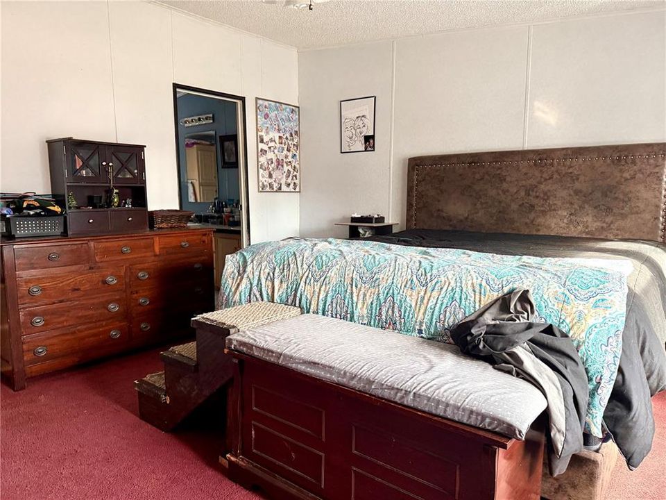 For Sale: $249,000 (3 beds, 2 baths, 1984 Square Feet)