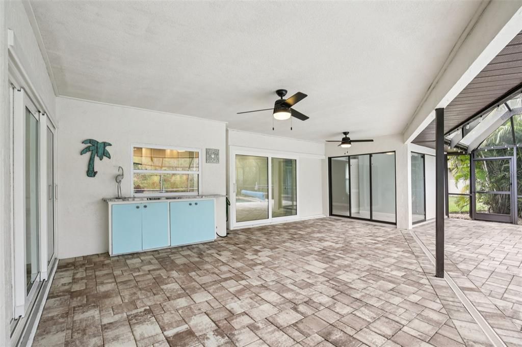 En Venta: $699,000 (3 camas, 2 baños, 1998 Pies cuadrados)