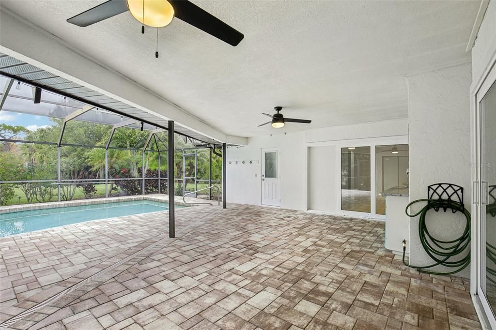 En Venta: $699,000 (3 camas, 2 baños, 1998 Pies cuadrados)