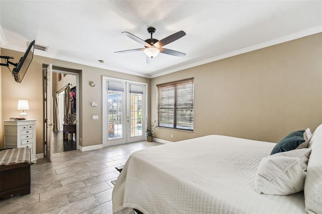 For Sale: $995,000 (6 beds, 4 baths, 4300 Square Feet)