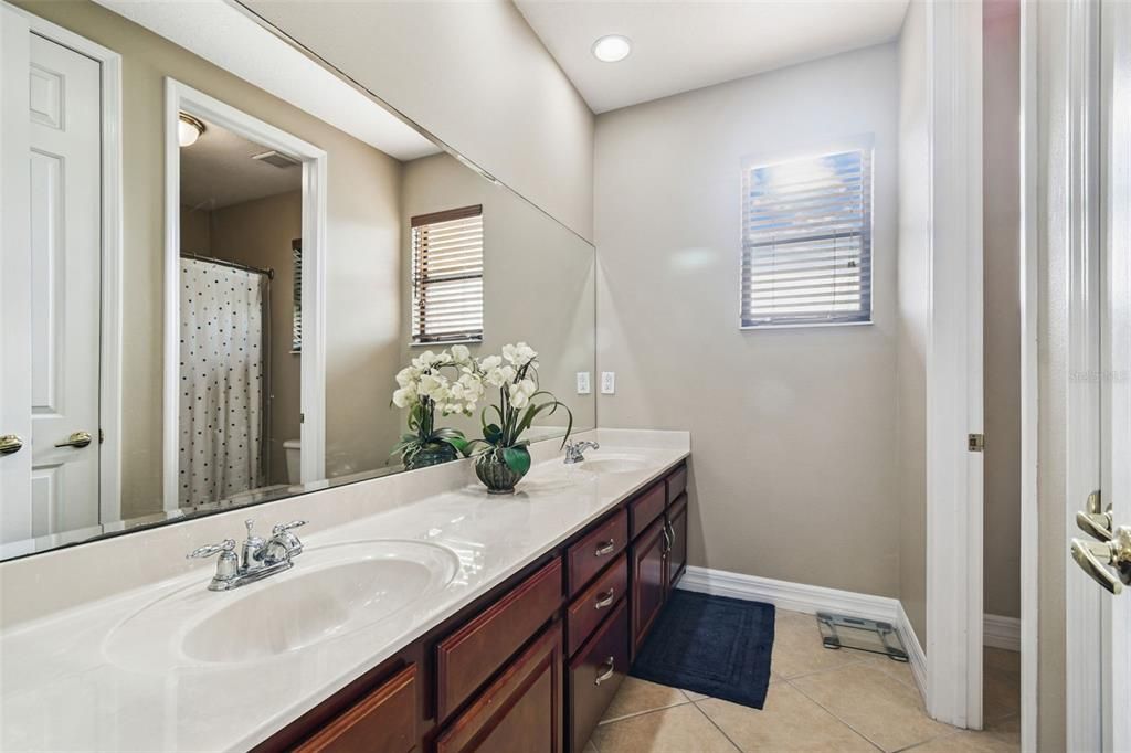 For Sale: $995,000 (6 beds, 4 baths, 4300 Square Feet)