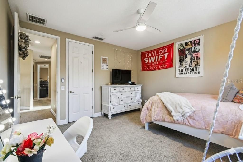 For Sale: $995,000 (6 beds, 4 baths, 4300 Square Feet)