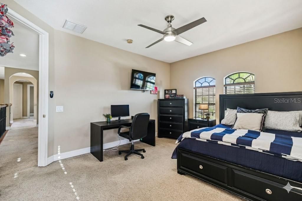 For Sale: $995,000 (6 beds, 4 baths, 4300 Square Feet)