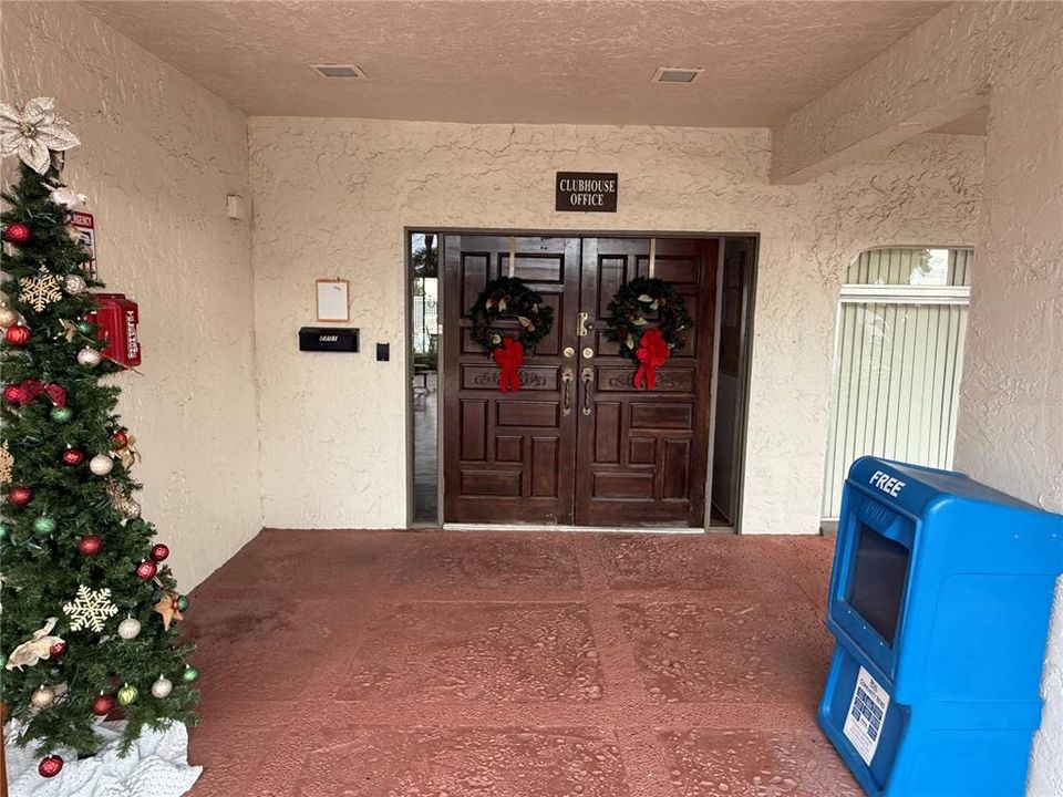 For Sale: $119,000 (1 beds, 1 baths, 670 Square Feet)