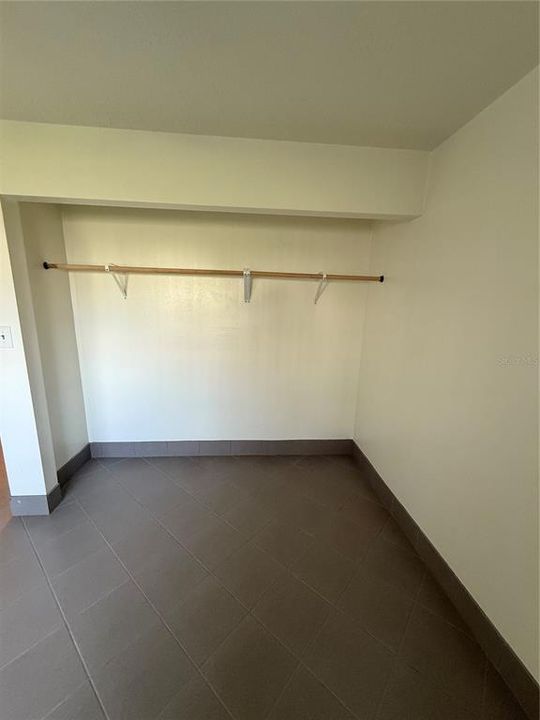 For Sale: $119,000 (1 beds, 1 baths, 670 Square Feet)