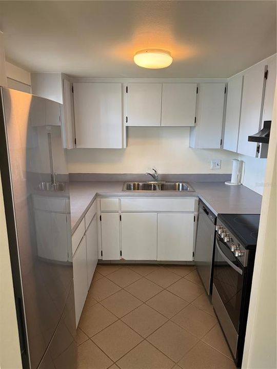 For Sale: $119,000 (1 beds, 1 baths, 670 Square Feet)