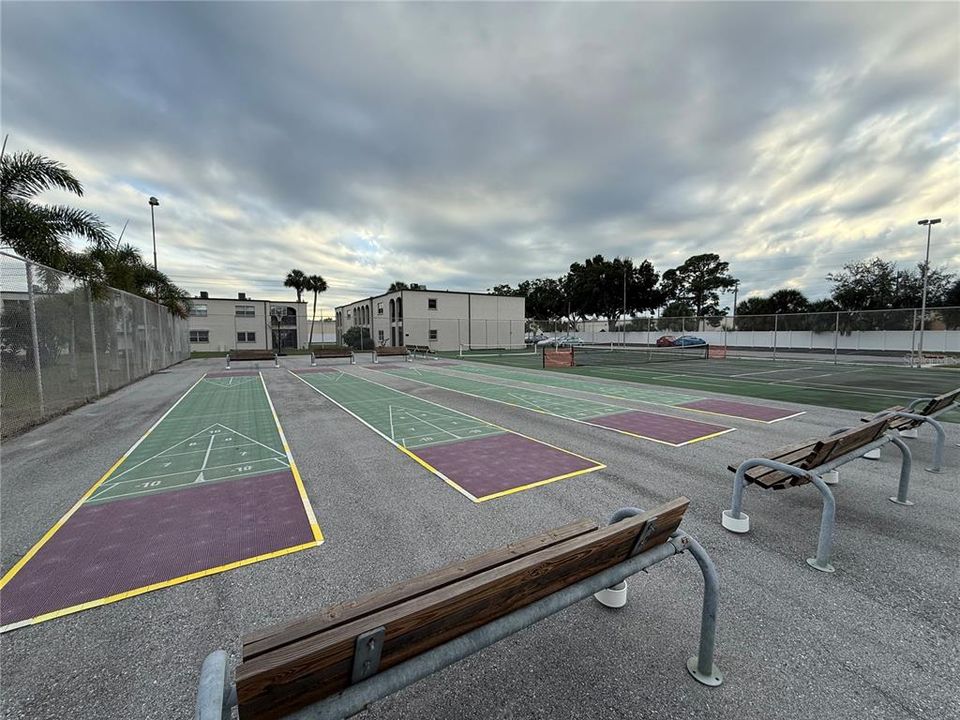 For Sale: $119,000 (1 beds, 1 baths, 670 Square Feet)