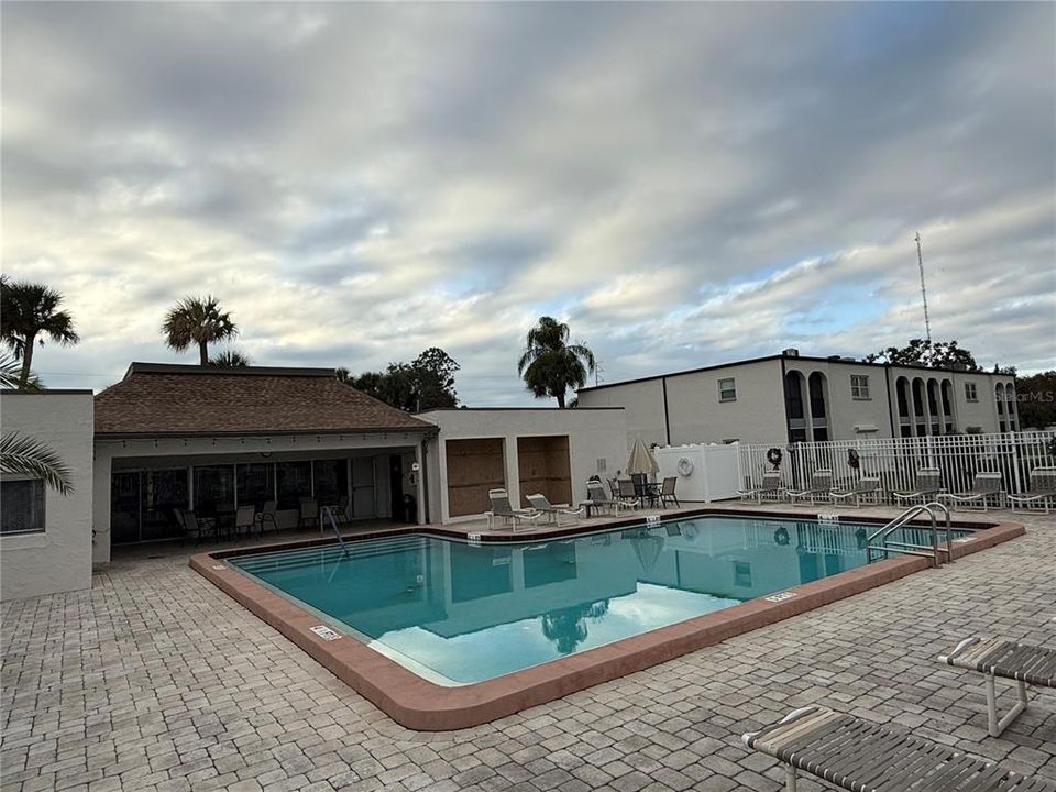 For Sale: $119,000 (1 beds, 1 baths, 670 Square Feet)