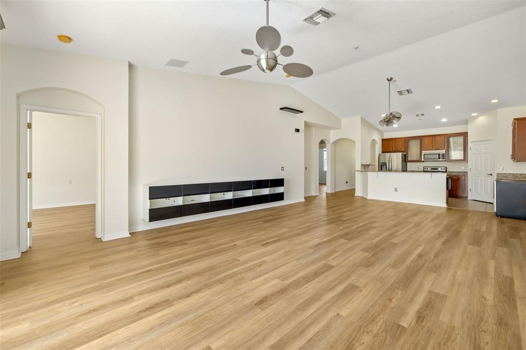 En Venta: $349,900 (2 camas, 2 baños, 1920 Pies cuadrados)