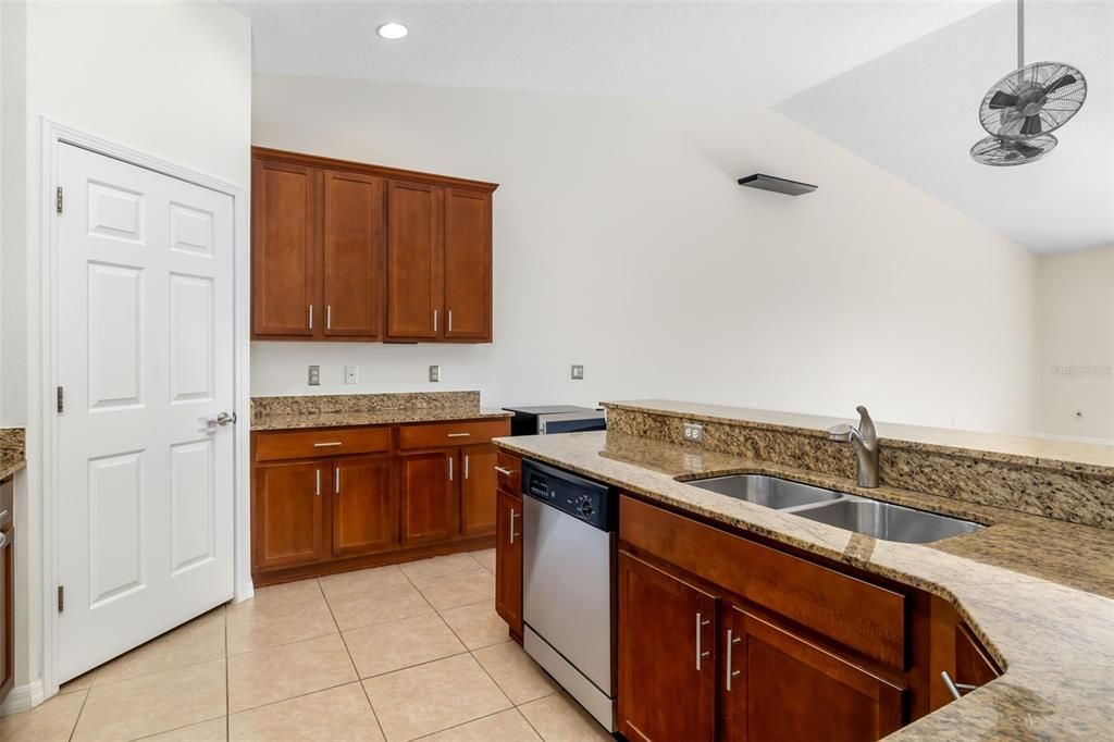 En Venta: $349,900 (2 camas, 2 baños, 1920 Pies cuadrados)