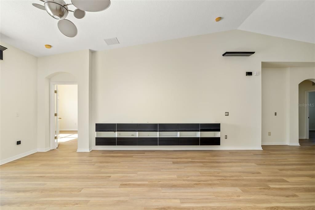 En Venta: $349,900 (2 camas, 2 baños, 1920 Pies cuadrados)