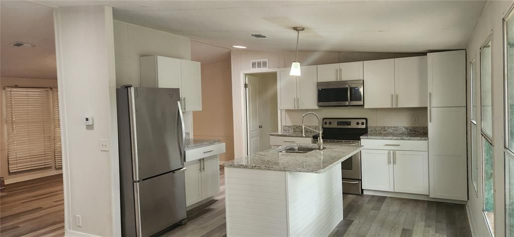 For Sale: $349,900 (3 beds, 2 baths, 1512 Square Feet)