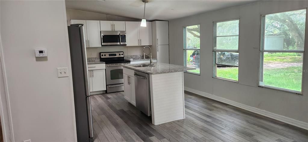 For Sale: $349,900 (3 beds, 2 baths, 1512 Square Feet)