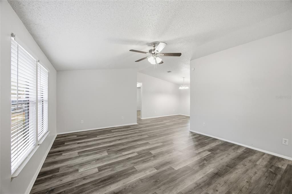 En Venta: $309,900 (3 camas, 2 baños, 1710 Pies cuadrados)