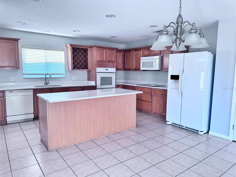 For Rent: $2,200 (3 beds, 2 baths, 1896 Square Feet)