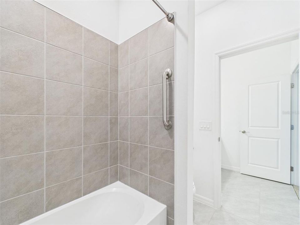 For Rent: $2,600 (4 beds, 2 baths, 2296 Square Feet)