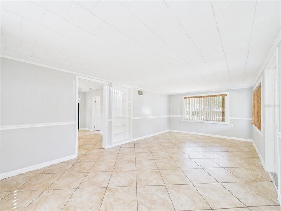 На продажу: $219,900 (2 спален, 1 ванн, 880 Квадратных фут)