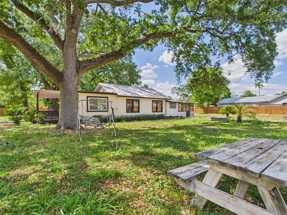 На продажу: $219,900 (2 спален, 1 ванн, 880 Квадратных фут)