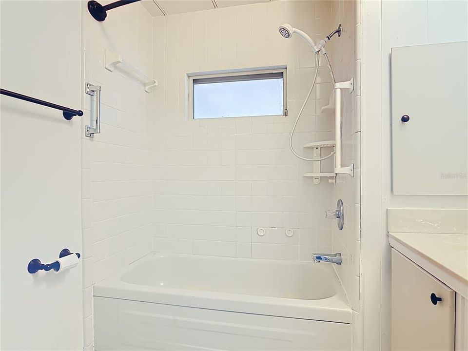 For Sale: $125,000 (2 beds, 1 baths, 960 Square Feet)