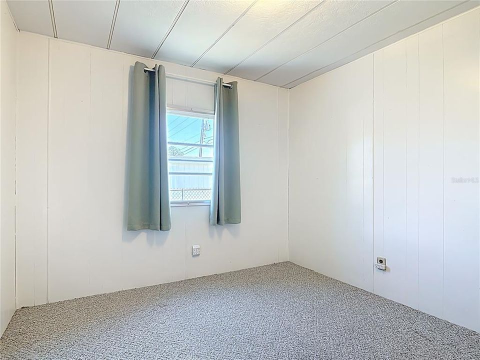 For Sale: $125,000 (2 beds, 1 baths, 960 Square Feet)