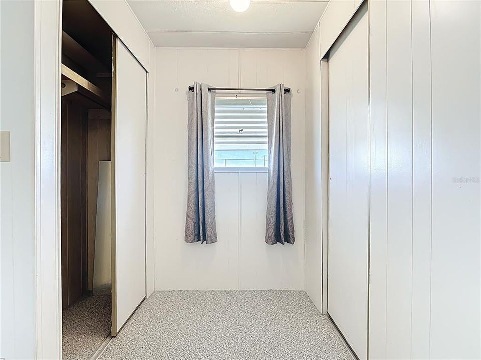 For Sale: $125,000 (2 beds, 1 baths, 960 Square Feet)