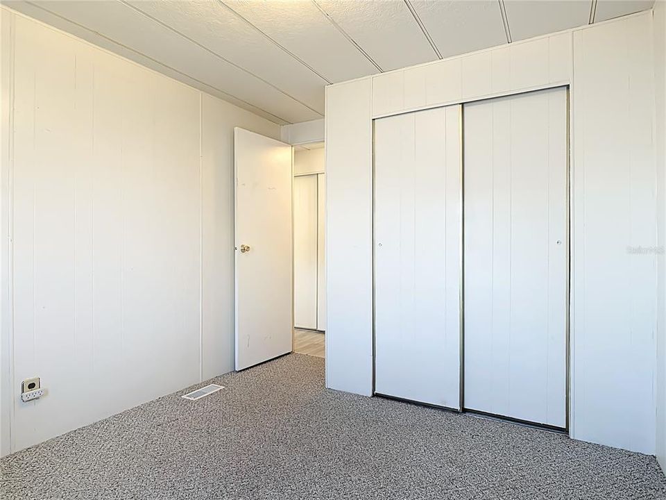 For Sale: $125,000 (2 beds, 1 baths, 960 Square Feet)