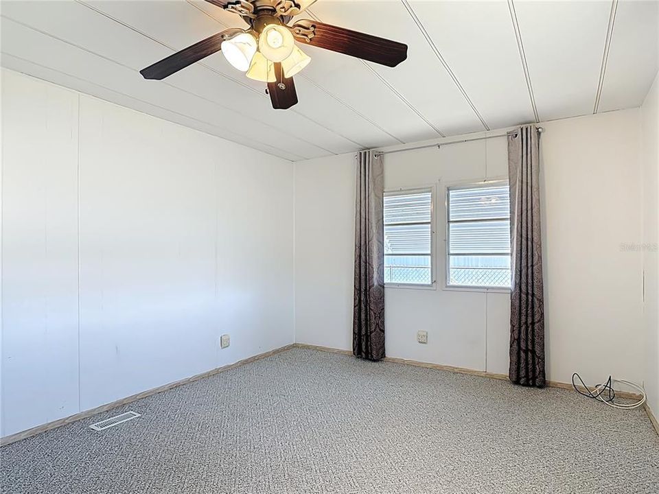 For Sale: $125,000 (2 beds, 1 baths, 960 Square Feet)