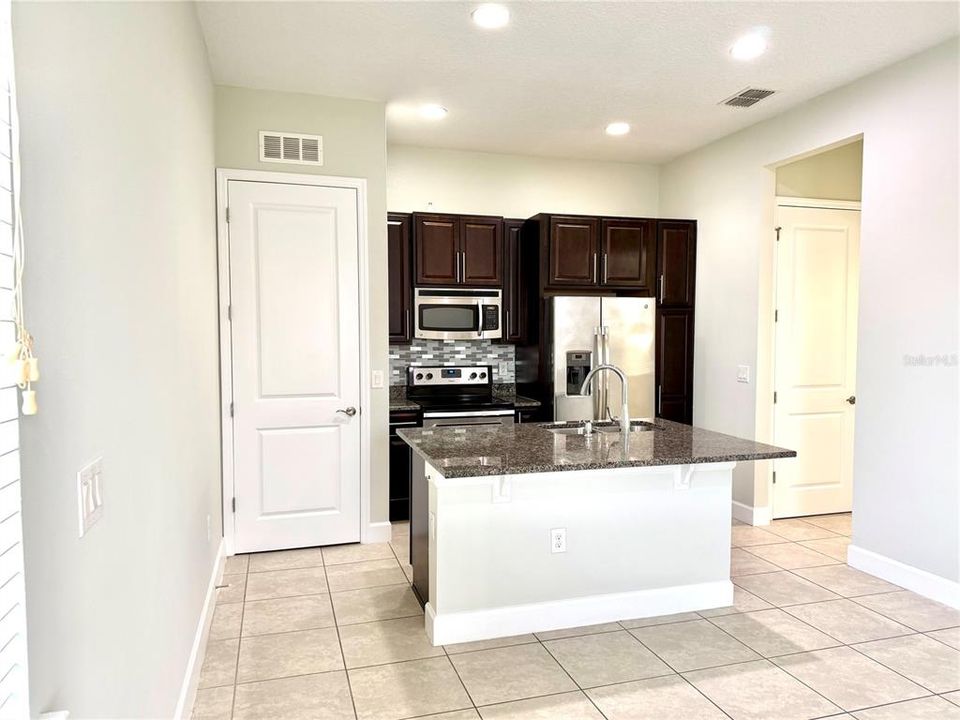 В аренду: $1,700 (1 спален, 1 ванн, 558 Квадратных фут)