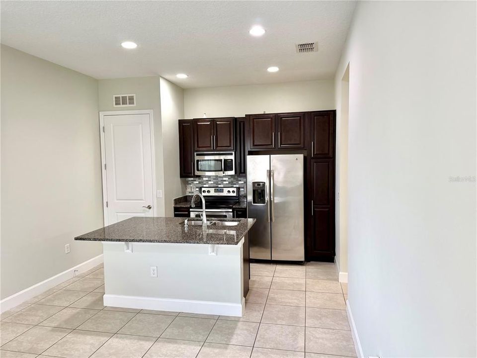 В аренду: $1,700 (1 спален, 1 ванн, 558 Квадратных фут)