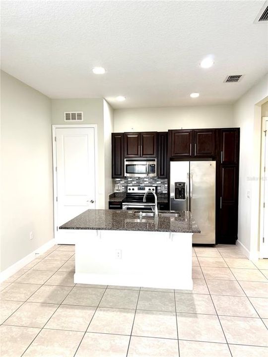 В аренду: $1,700 (1 спален, 1 ванн, 558 Квадратных фут)