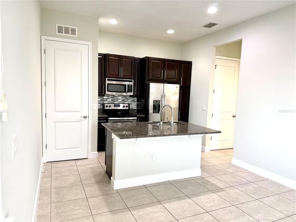 В аренду: $1,700 (1 спален, 1 ванн, 558 Квадратных фут)