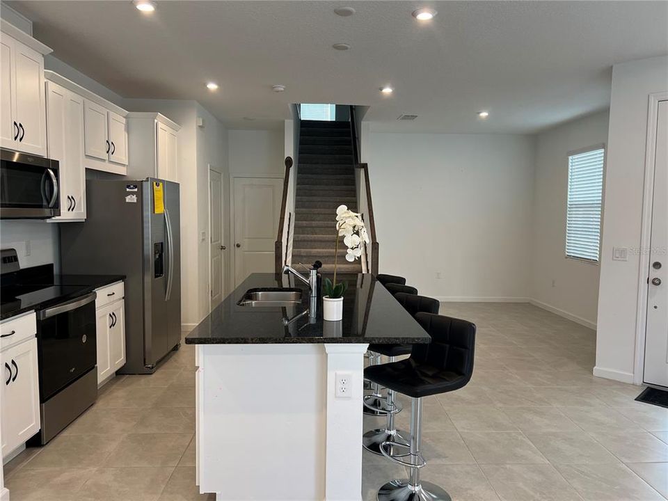 出租: $2,200 (3 贝兹, 2 浴室, 1717 平方英尺)