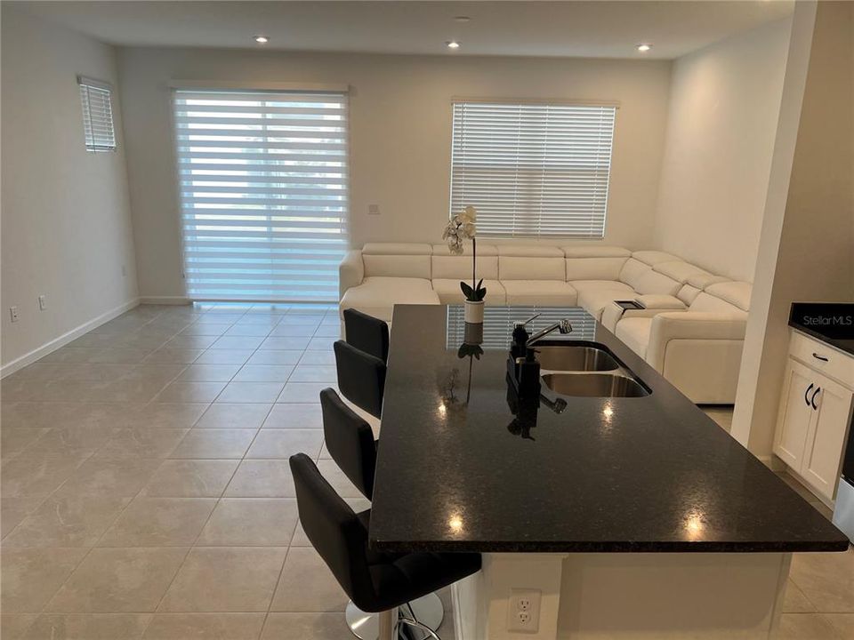 出租: $2,200 (3 贝兹, 2 浴室, 1717 平方英尺)