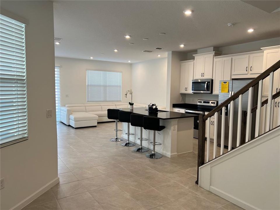 出租: $2,200 (3 贝兹, 2 浴室, 1717 平方英尺)