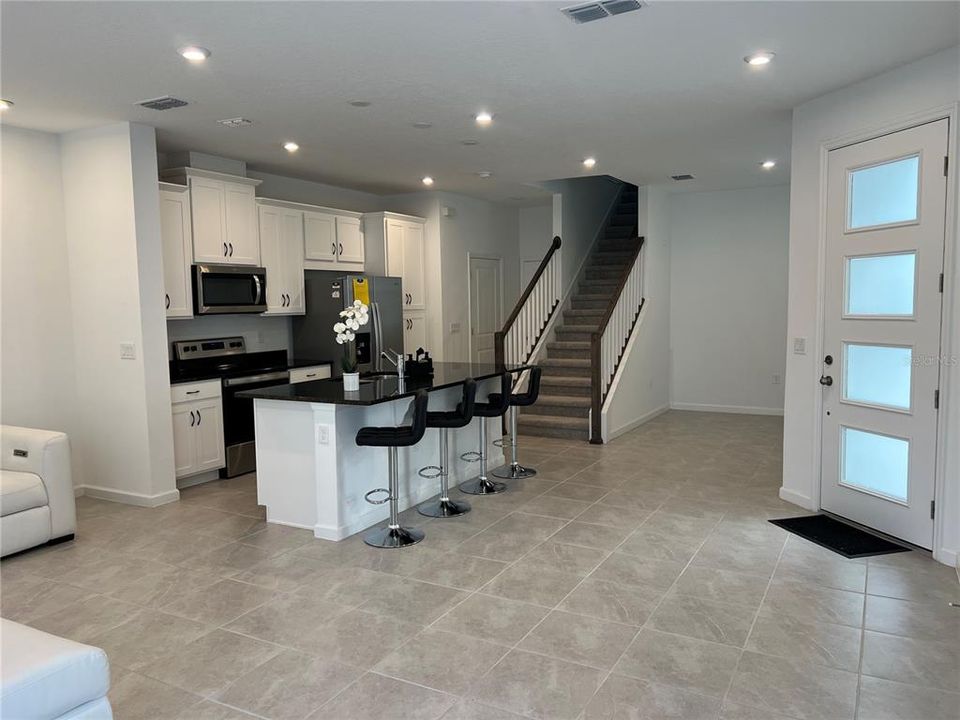 出租: $2,200 (3 贝兹, 2 浴室, 1717 平方英尺)