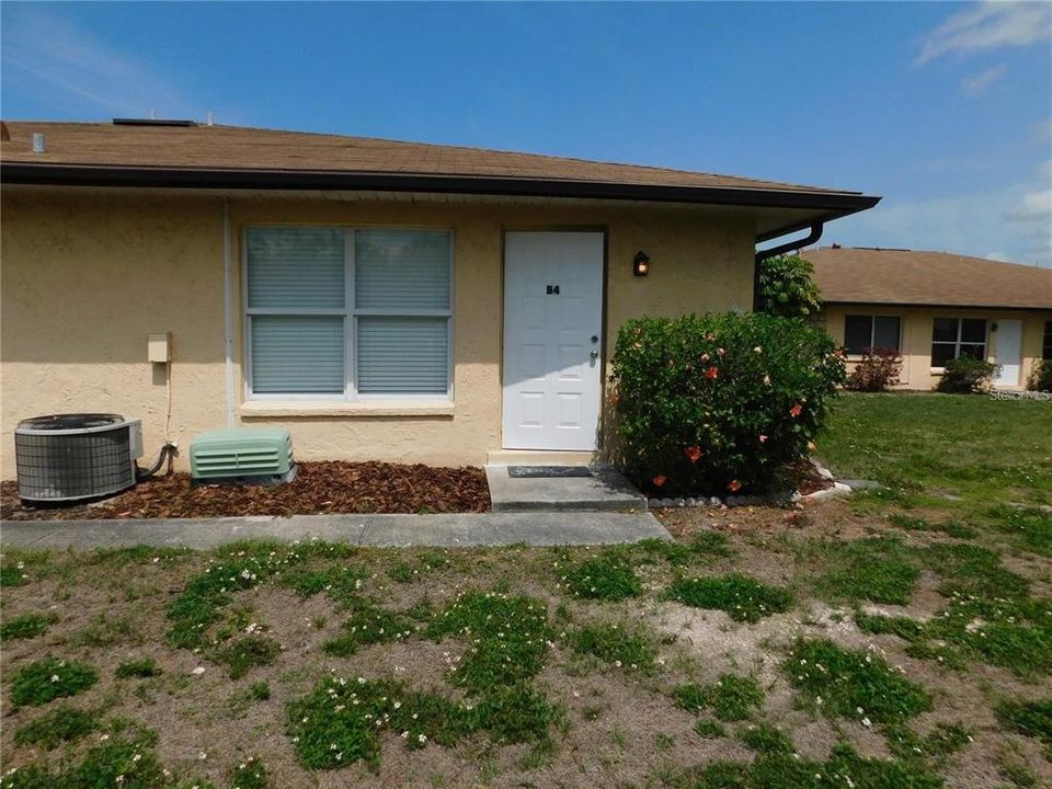 出租: $1,250 (1 贝兹, 1 浴室, 550 平方英尺)