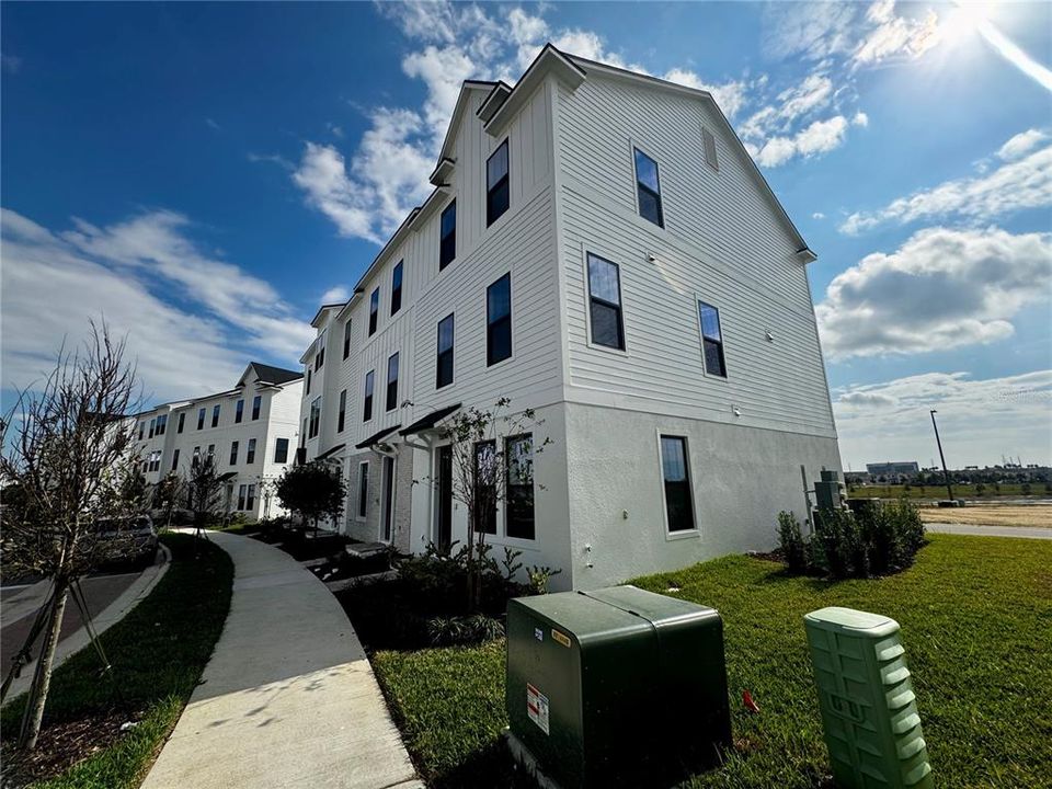 For Rent: $3,050 (4 beds, 3 baths, 1846 Square Feet)